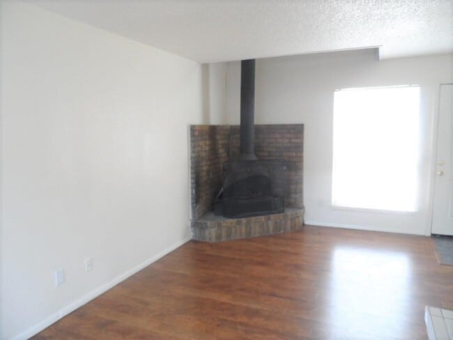 Photo - 2504 N Hudson Ave Apartment