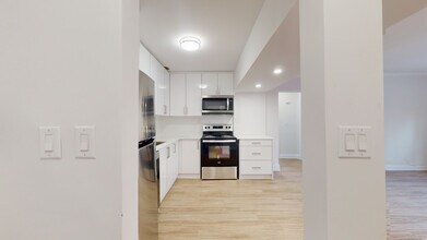 Building Photo - 316-320 Lonsdale Road