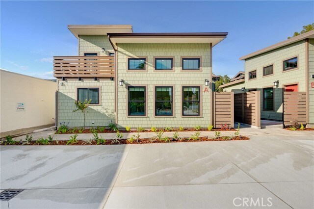 Foto del edificio - 127 E Foothill Blvd