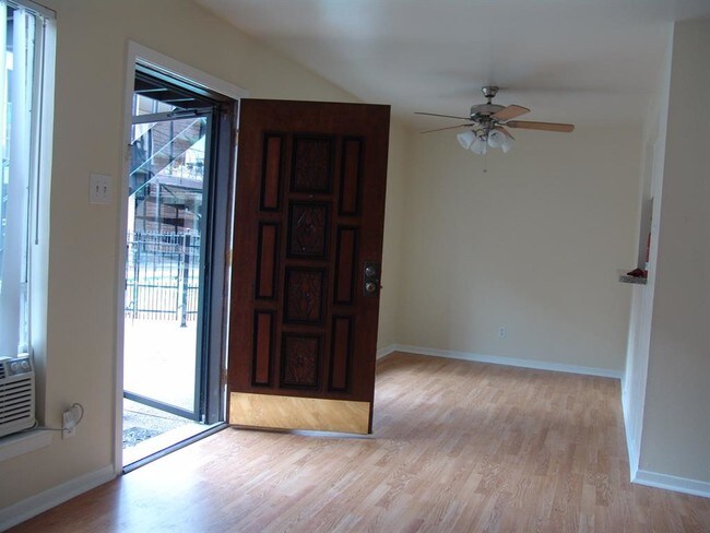 Building Photo - 3314 Branard St