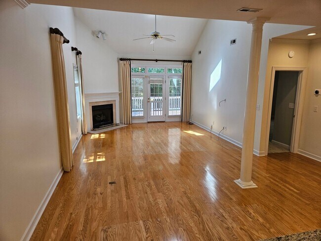 Foto del edificio - Fantastic 3br 2.5ba End Unit Townhome in North Raleigh! 1 Car Garage!