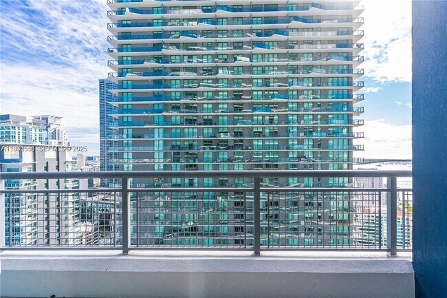 Foto del edificio - 60 SW 13th St