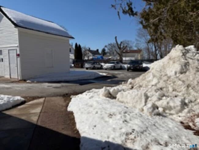 Building Photo - 252 Main St