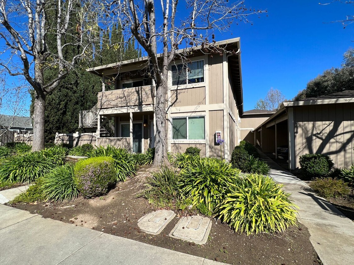 Foto principal - 2 Bedroom 1.5 Bath Condo in South San Jose