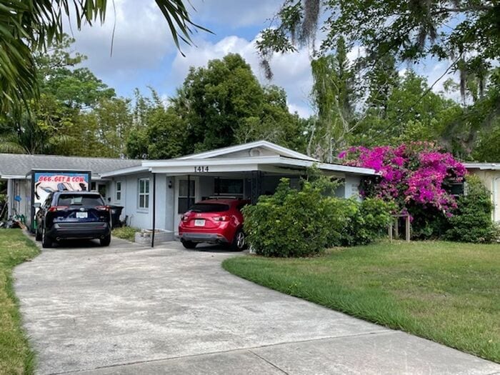 Building Photo - Beautiful 2 Bedroom/1 Bathroom Duplex