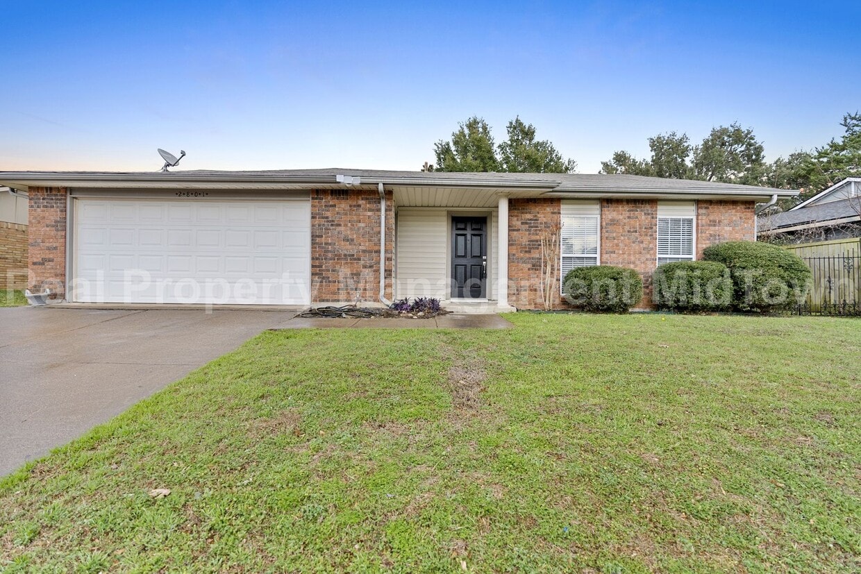Photo - 2801 Meadowview Dr,-