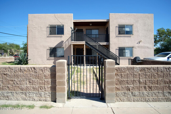 Building Photo - 2462 N Balboa Ave