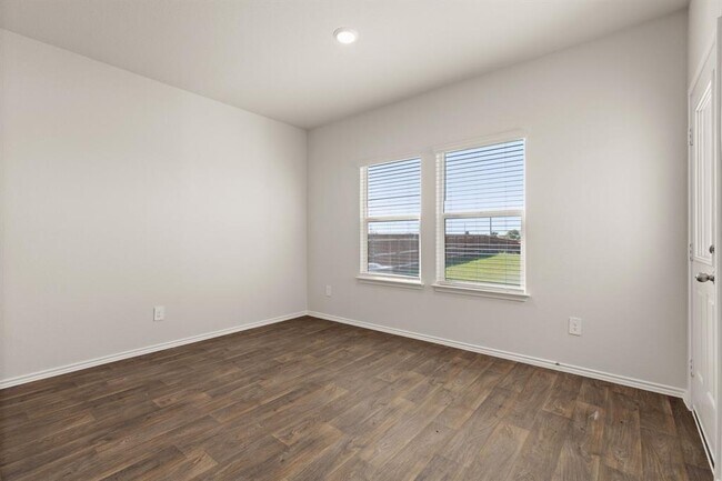 Building Photo - 257 Frogmore Lp