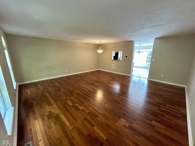 Foto del edificio - 3078 Armory Dr