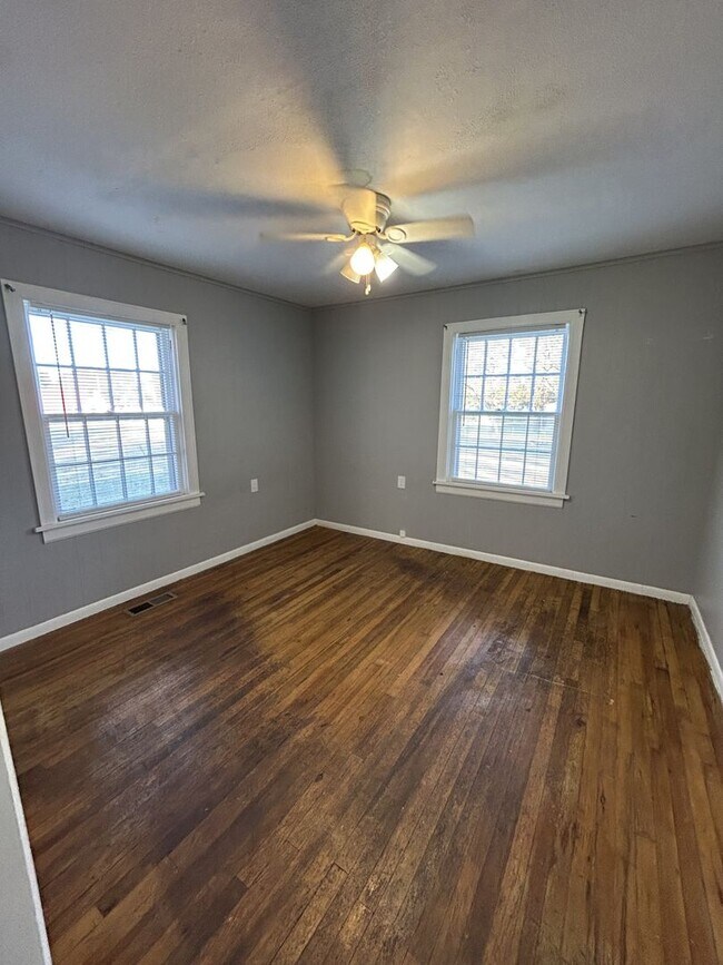 Foto del edificio - PRE-LEASING- AVAILABLE JULY 10TH - 3 Bedroom/2 Bathroom House