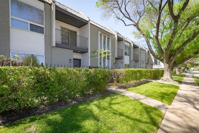 Building Photo - 1300 Augusta Dr