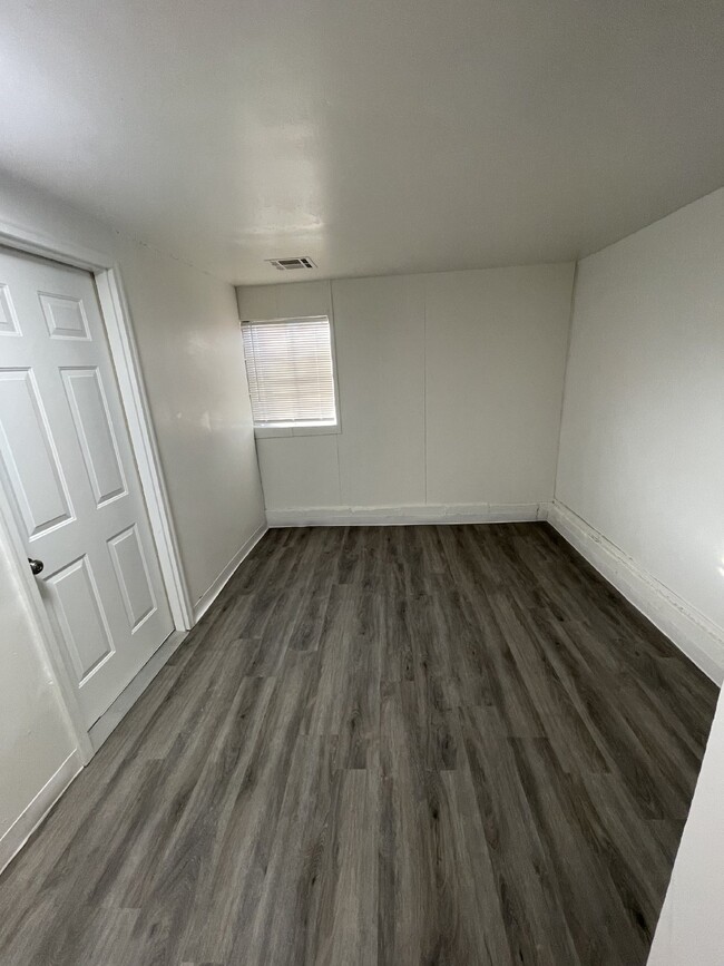 Building Photo - Newly remodeled 1 bedroom / 1 bathroom wit...