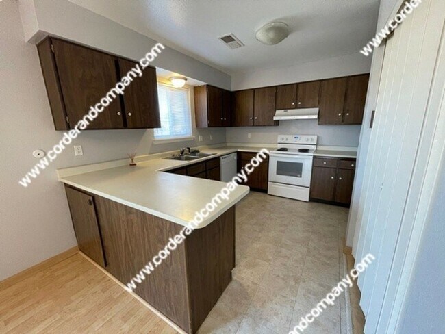 Foto del edificio - Charming 3 Bedroom, 1 3/4 Bathroom, 2 Car ...