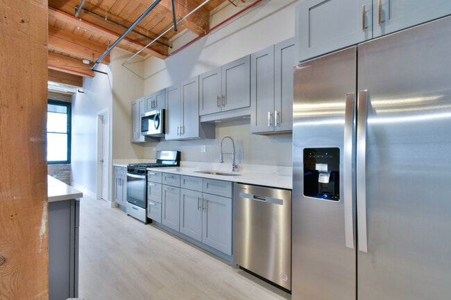 Building Photo - 11 E Illinois St