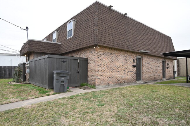 Building Photo - 3804 Palmetto Ave