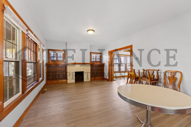 Foto del edificio - 3325 Victor Pl