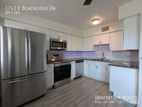Building Photo - 3743 E Blacklidge Dr