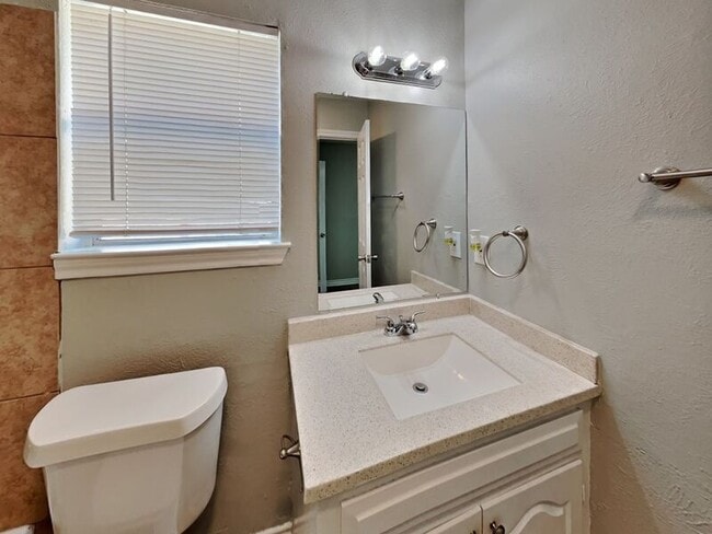 Building Photo - 9698 Limestone Dr