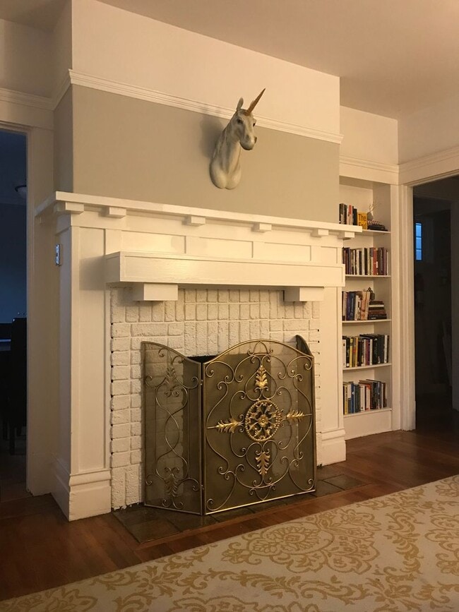 Building Photo - Duboce Triangle Gem! Hardwood floors throu...