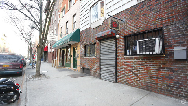 Building Photo - 187 Grand St