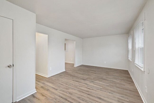 Foto del edificio - Newly Renovated 5 Bedroom Unit!