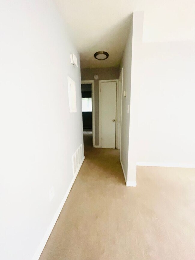 Building Photo - Cozy East Point 2 Bedroom Duplex