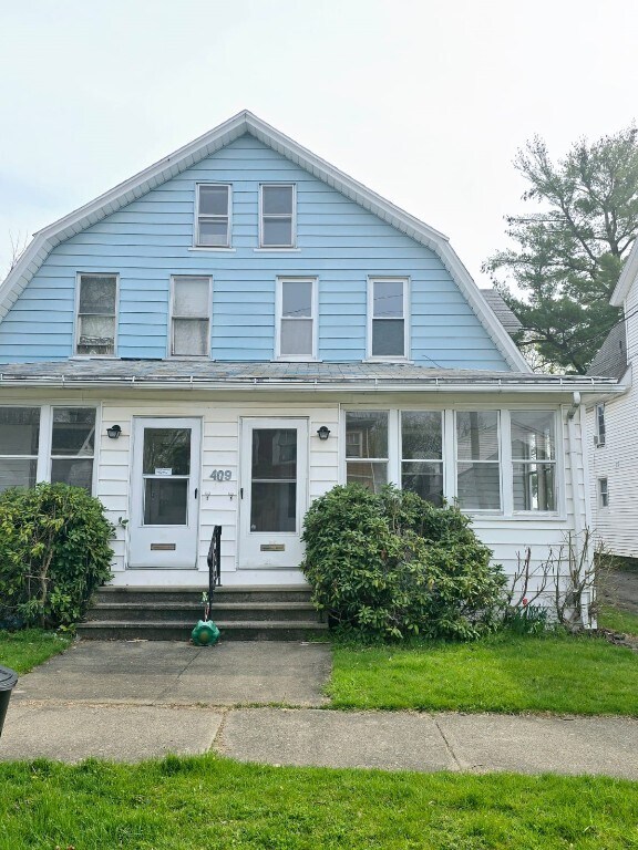 Primary Photo - 409 Jackson Ave