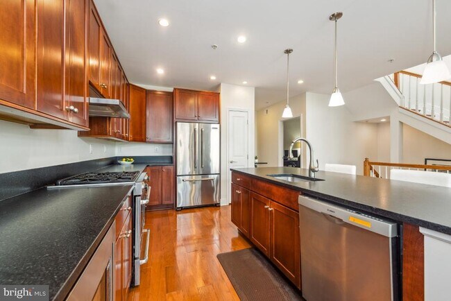 Foto del edificio - 1418 N Rhodes St