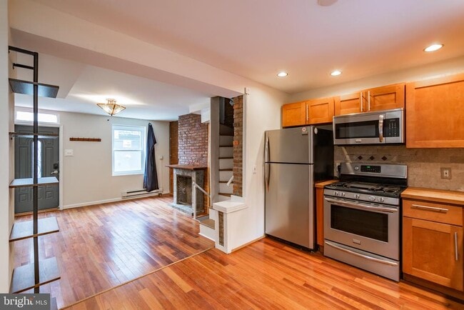 Building Photo - 211 W Stiles St