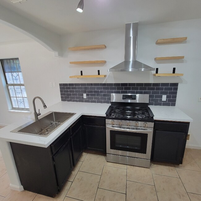 Building Photo - 3114 Cuernavaca Dr