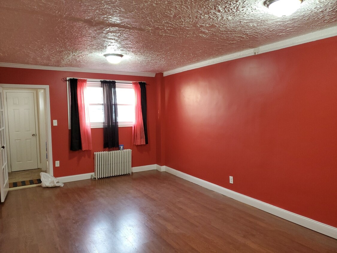 Living Room - 3703 Laurel Ave
