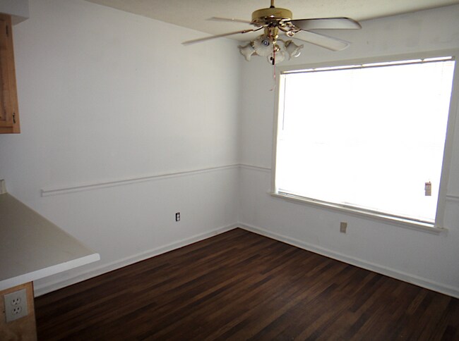 Building Photo - Spacious Duplex in Auburn