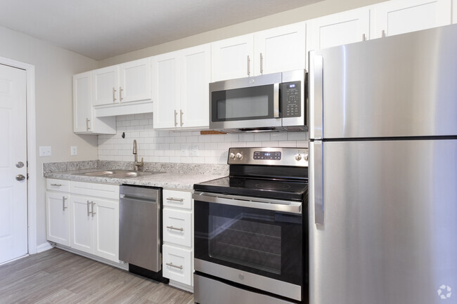 1BR, 1BA - 650SF - Kitchen - Claremont Hills