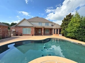 Building Photo - 1205 Golden Gate Dr