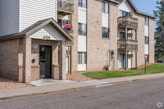 Entrance - Norway Pines Apartments