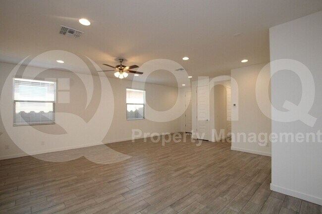 Building Photo - 2630 W Hidalgo Ave