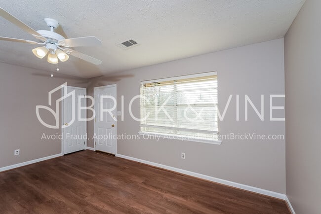 Building Photo - 5946 Dewey Heights Rd