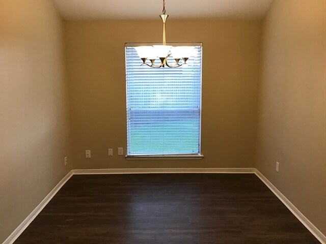 Foto del edificio - 1703 Oak Valley Dr