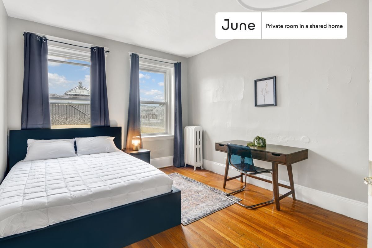 Foto principal - Room in Shared 3 bed/1 bath home