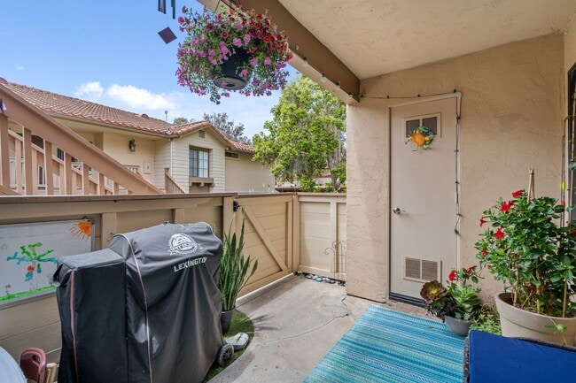 Building Photo - 2BR, 2BA UPGRADED CONDO DEL MAR! PET FRIEN...