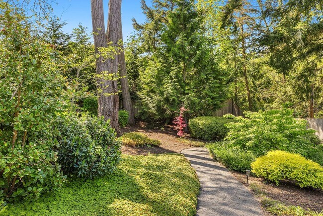Building Photo - Bainbridge Island Home