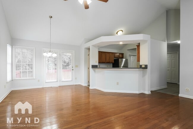 Building Photo - 821 Penncross Dr