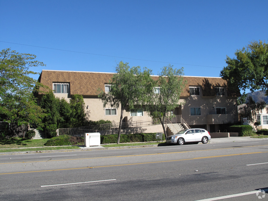 Building Photo - 3709 W Victory Blvd