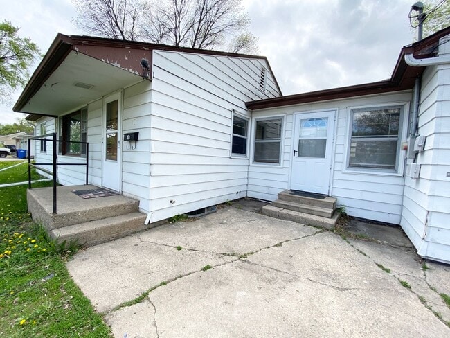 Building Photo - 5 Bedroom in North Fargo