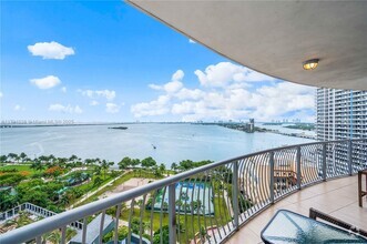 Building Photo - 1750 N Bayshore Dr