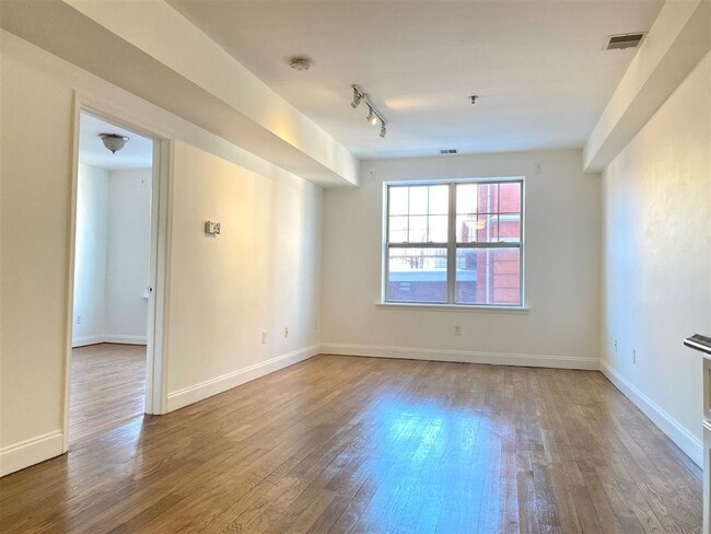 Building Photo - 4401 Park Ave