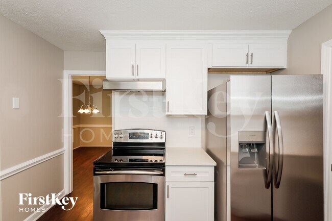 Building Photo - 4914 Chestnut Lake Dr