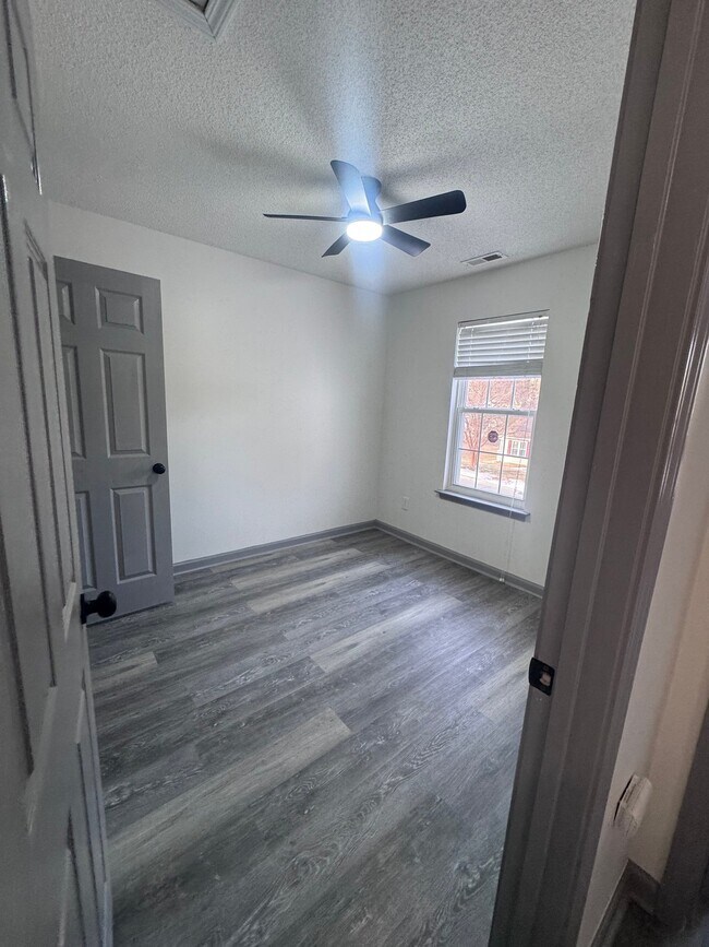 Foto del edificio - 3001 Corinth Ln