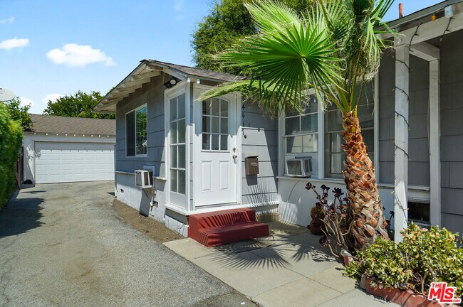 Building Photo - 14417 Magnolia Blvd