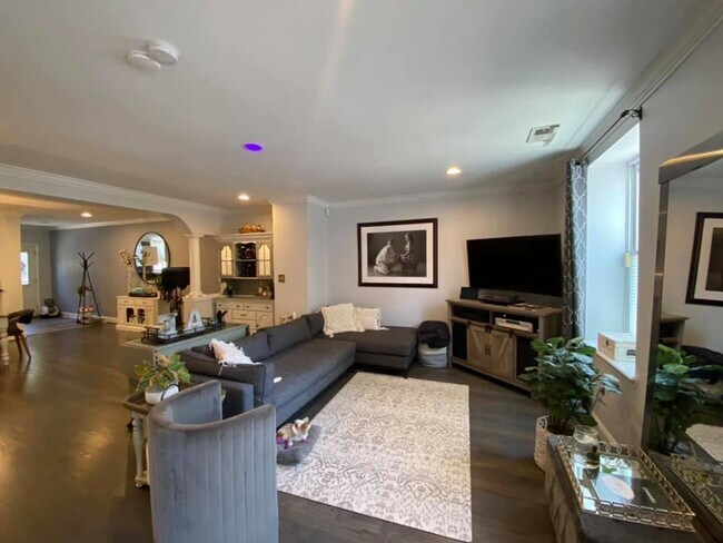Foto del edificio - Lovely 3 Bedroom Townhouse in Southwest Wa...